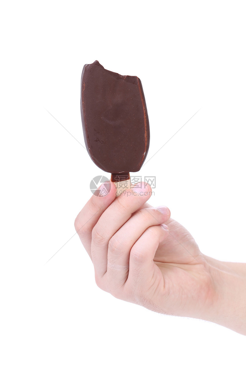 手握着被咬的巧克力香草冰淇淋糖霜塞子调味品奶油酒瓶食物甜点部分涂层图片