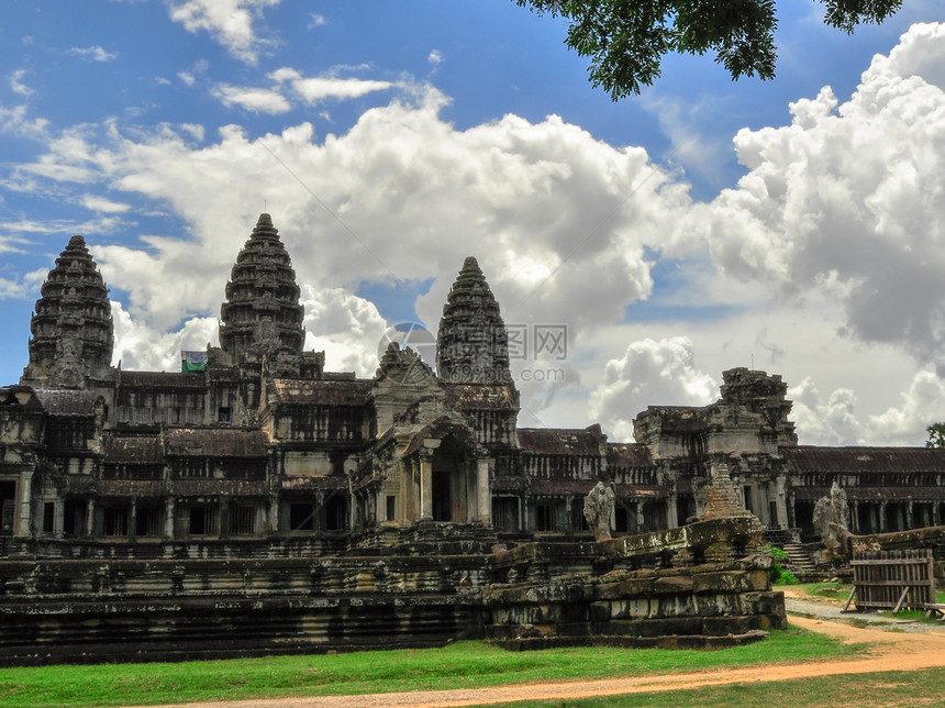 柬埔寨暹粒的和Angkor Wat高棉建筑群宗教天空雕像寺庙雕塑纪念碑蓝色艺术高棉语上帝图片