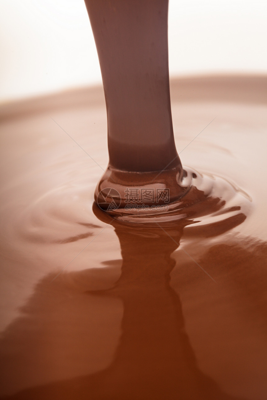 巧克力流动可可酱料奶油液体美食甜点烹饪曲线食物旋转图片