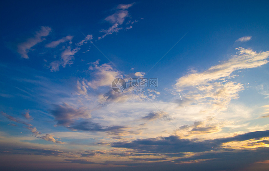 天空柔软度阳光天际白色天气图片