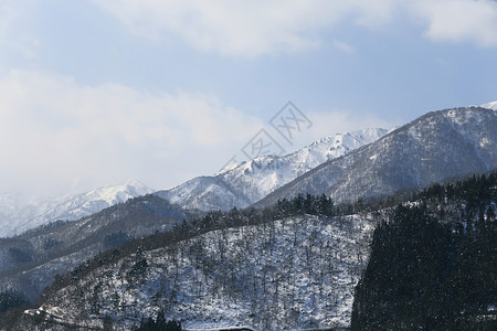 高山日本山的雪覆盖山滑雪观光生态公吨蓝色胜地顶峰季节蓝天风景背景图片