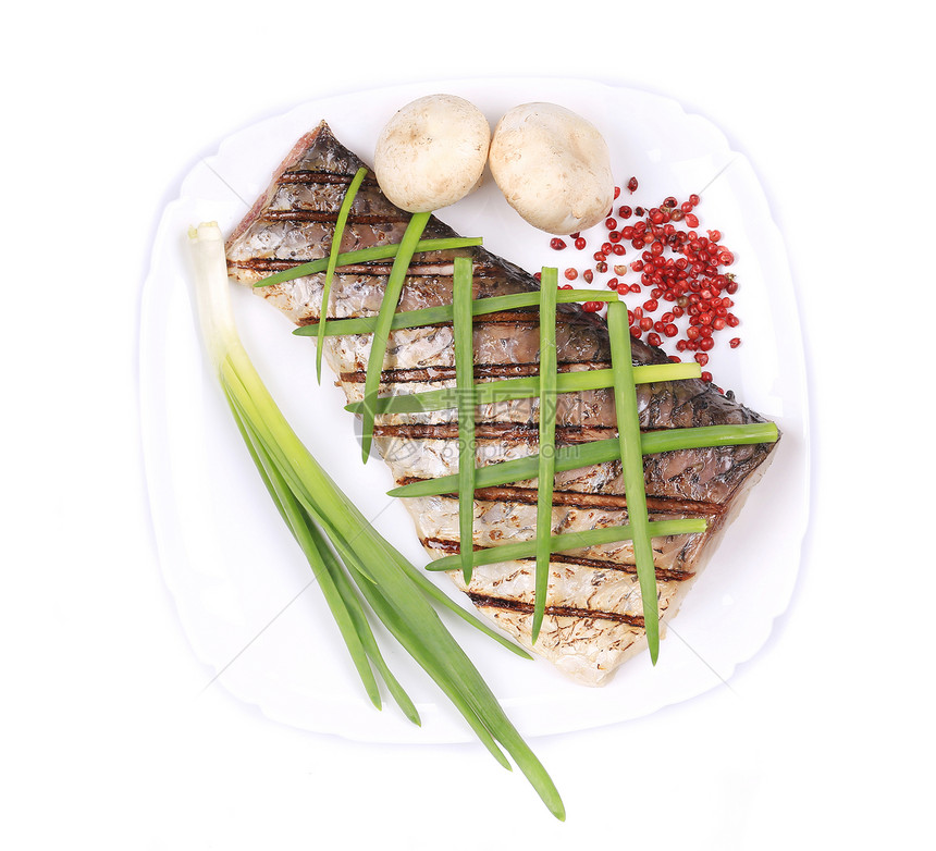 带蔬菜的泥浆鱼洋葱鱼片条纹食物美食用餐脂肪柠檬午餐海鲜图片