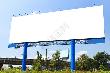 户外广告牌帆布街道商业广告城市市场白色蓝色天空框架背景图片