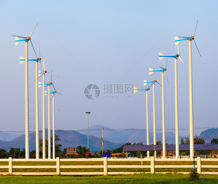 风力涡轮机蓝色农场发电机植物风车创新工业金属绿色生态图片