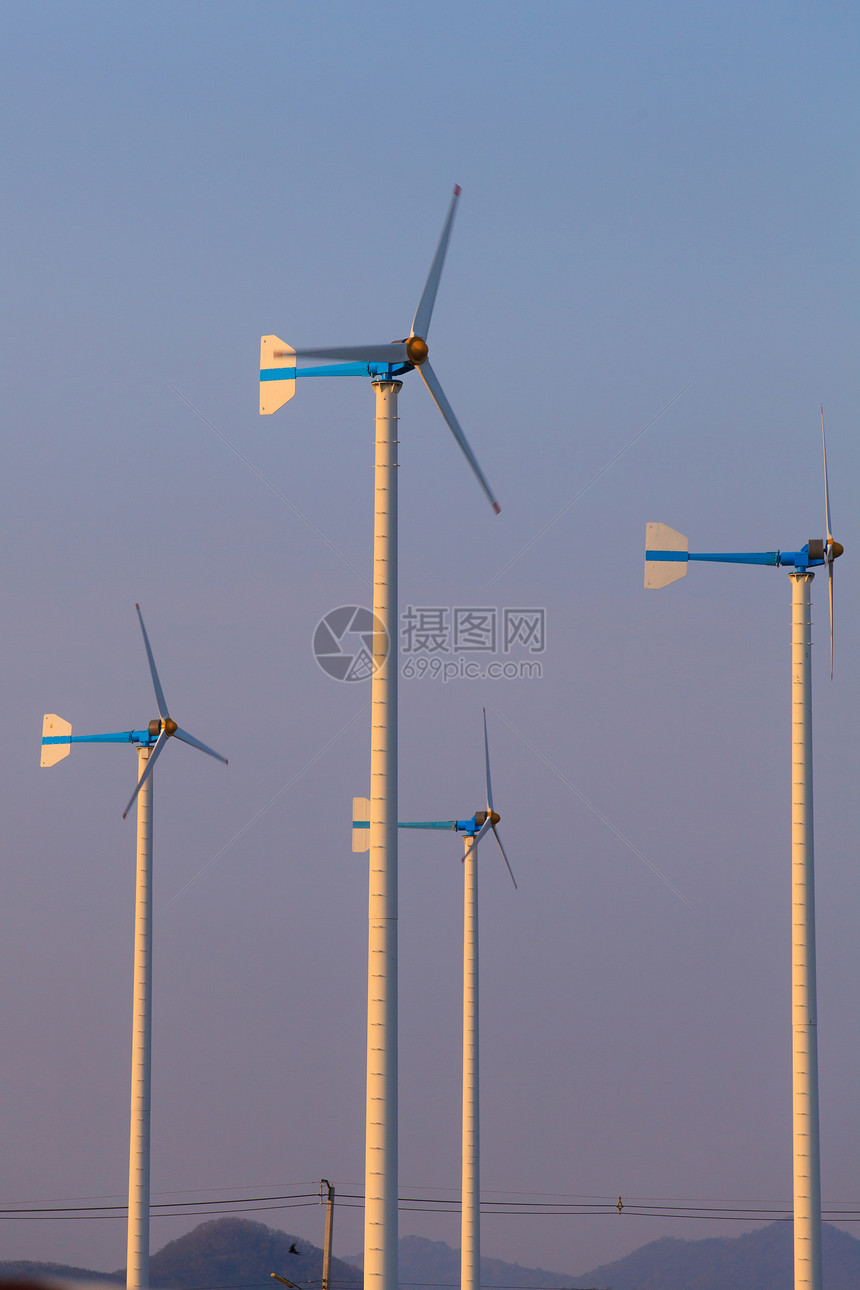 风力涡轮机环境工业力量场地天空创新活力蓝色生态植物图片