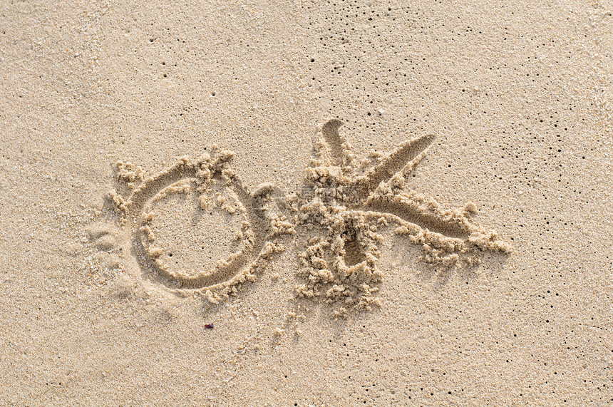- 在海滩上写沙子图片
