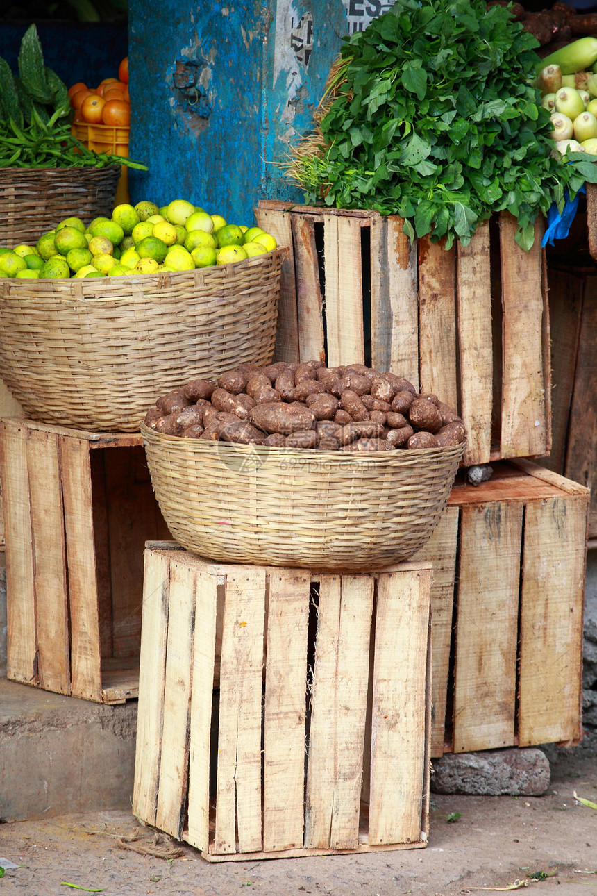 印度的水果市场情调柠檬心果杂货商篮子蔬菜抽屉龙眼旅行食物图片
