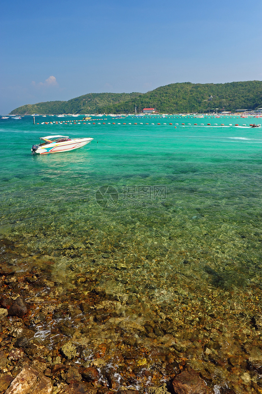 泰国帕塔亚PattayaKoh Larn的蓝色天空日海景海滩天气快艇阳光勘探享受季节海浪天空岛屿图片