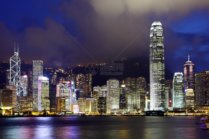 晚上在市中心的香港摩天大楼建筑玻璃顶峰金融天空城市经济建筑学办公室图片