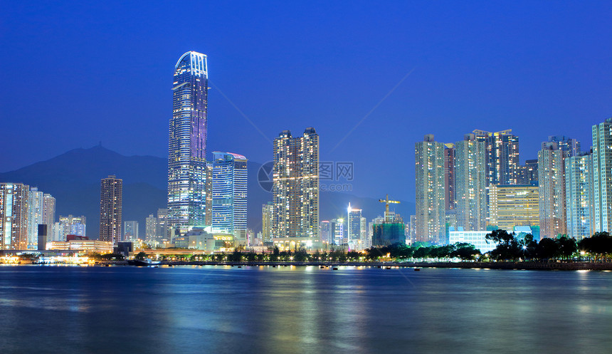 香港市晚上港口城市建筑住宅摩天大楼建筑学场景金融办公室风景图片