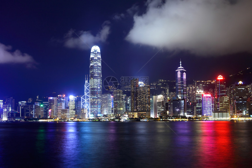晚上在市中心的香港港口建筑建筑学景观摩天大楼办公室海景金融城市风景图片