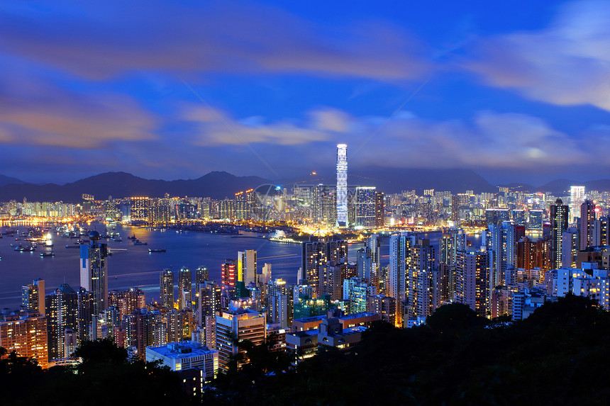 夜里香港市风景景观办公室建筑学顶峰商业摩天大楼金融场景市中心天线图片