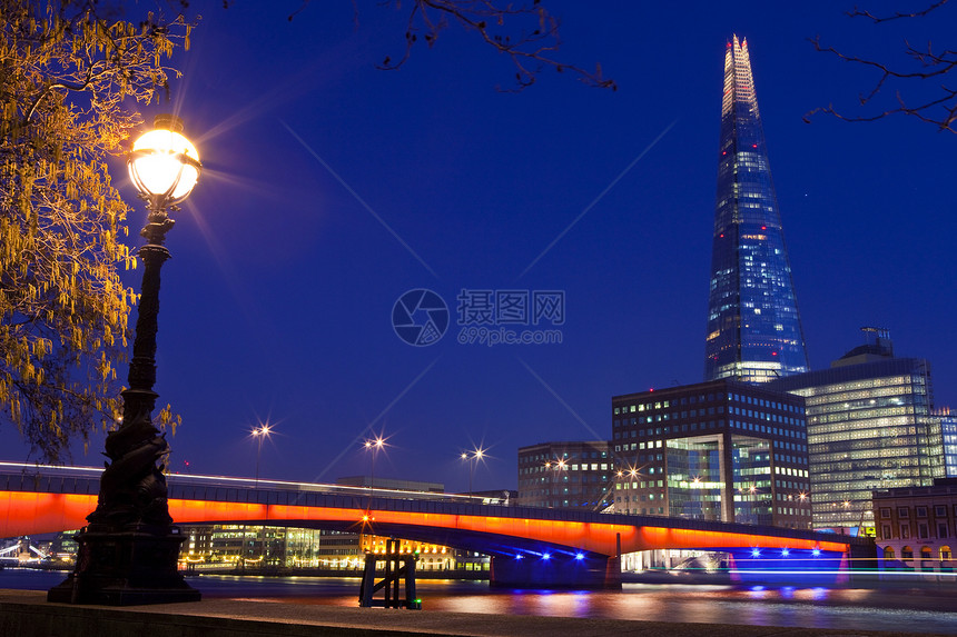 沙石桥和伦敦大桥城市点燃历史性旅行观光小路景点地标历史景观图片