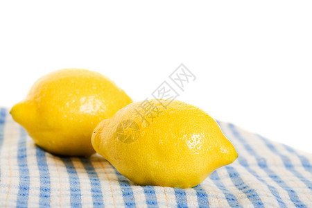 新鲜柠檬水果茶巾黄色蓝色背景图片