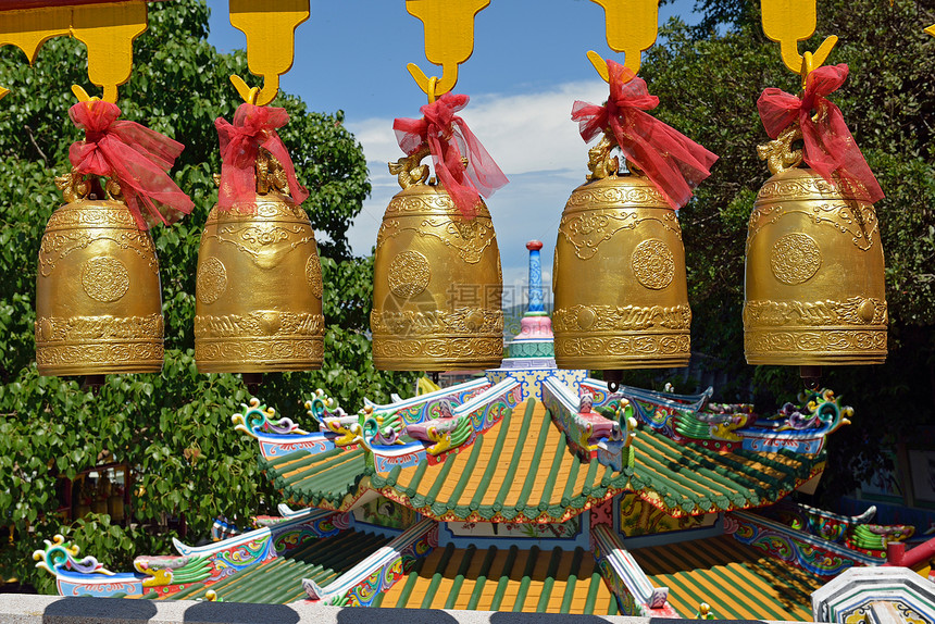 泰国Choburi省中国寺庙的钟声上帝青铜金属古董建筑学艺术雕刻旅游雕像旅行图片