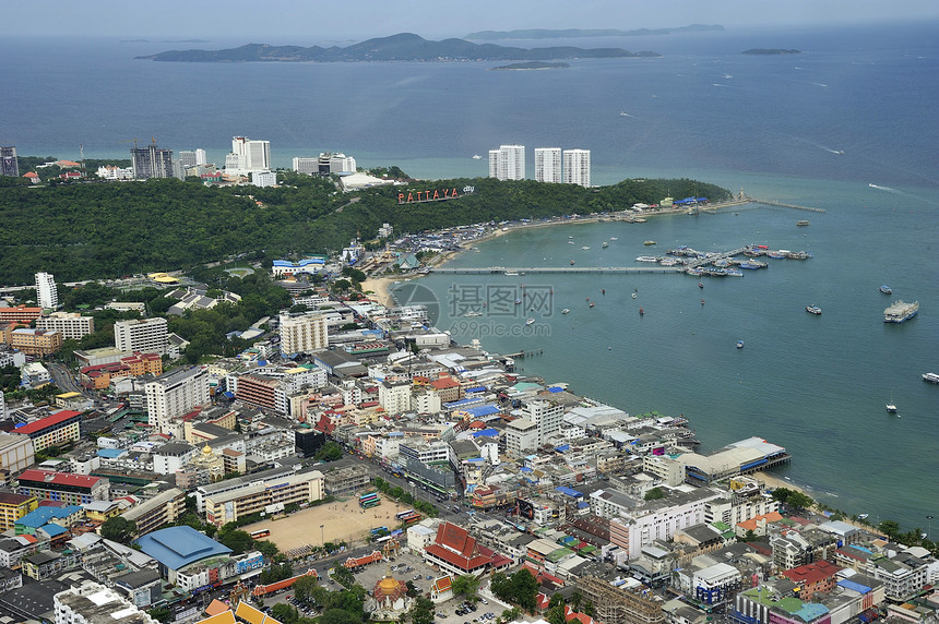 泰国春伯里Chonburi巴塔亚市的空中景象建筑学酒店城市旅游海滩景观图片