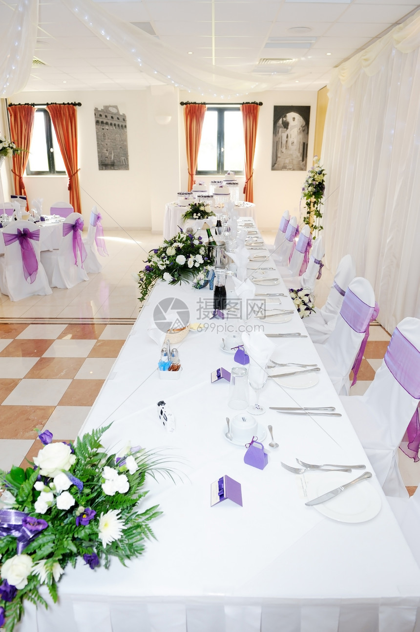 婚礼接待台浪漫环境花朵庆典婚姻奢华用餐紫色派对宴会图片