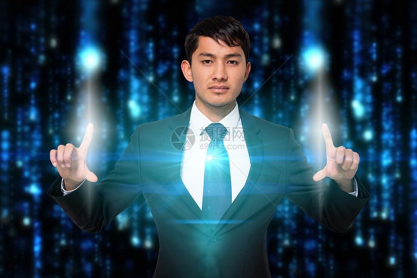 认真的商务人士触光灯商务领带计算机男性数字人士未来派专注夹克商业图片