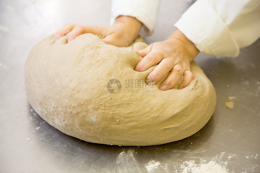 面包店新鲜面包面粉烘烤机图片