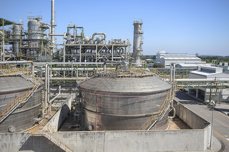 石油化工厂炼油加工区管子生产天空石化烟囱引擎工程燃料植物工业力量高清图片素材