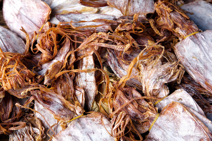 当地市场的干鱿鱼热带食物气候小吃街道摊位零售海鲜烹饪乌贼图片