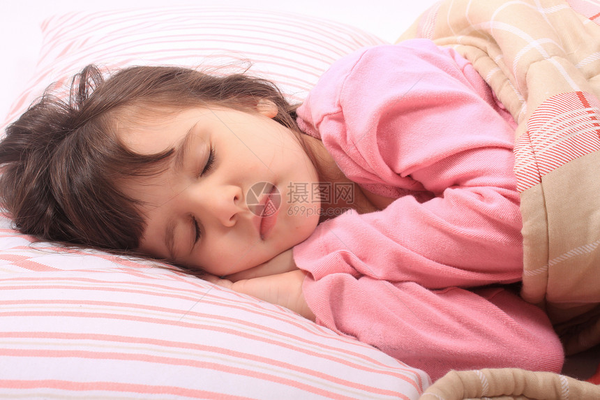 女孩上床睡觉时间毯子黑发小憩孩子们枕头女性睡眠就寝孩子图片