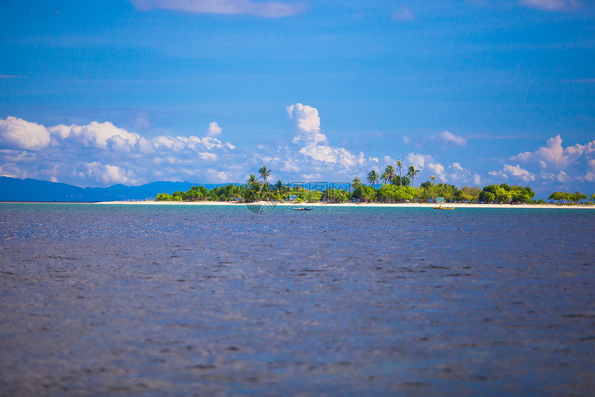菲律宾美丽的热带无人居住的岛屿 6月26日至28日天堂闲暇海洋旅行支撑天空蓝色海岸线情调异国图片