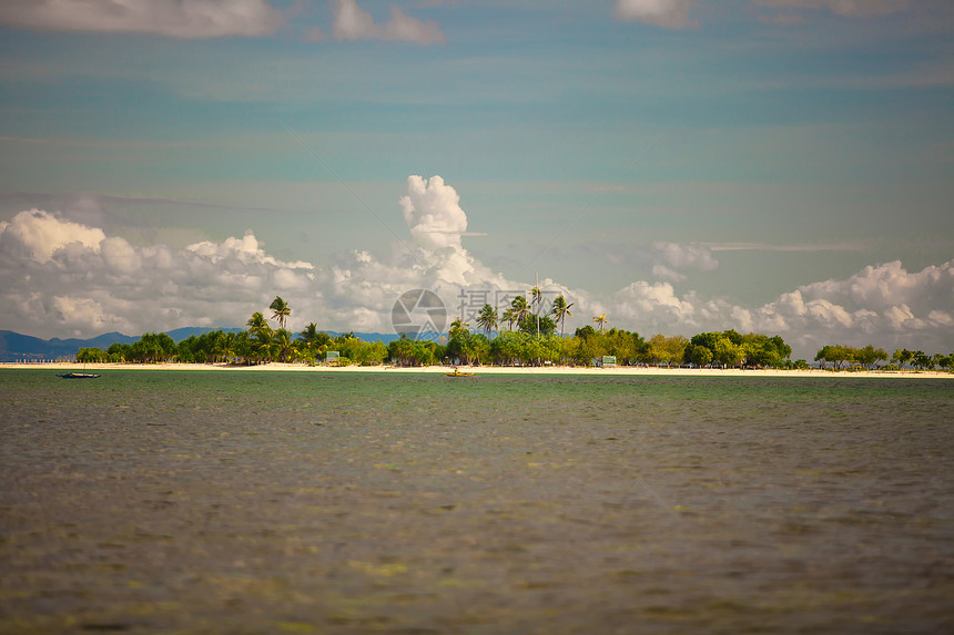 菲律宾美丽的热带无人居住的岛屿 6月26日至28日海滩海船环礁沙漠海浪处女天空海景旅游海岸图片