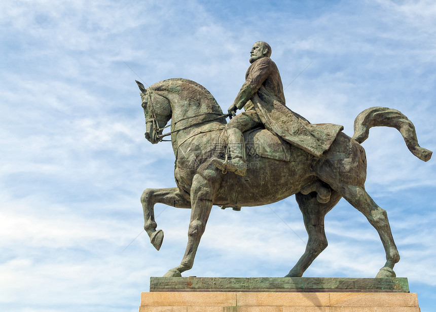 国王卡罗尔一号骑马雕像图片