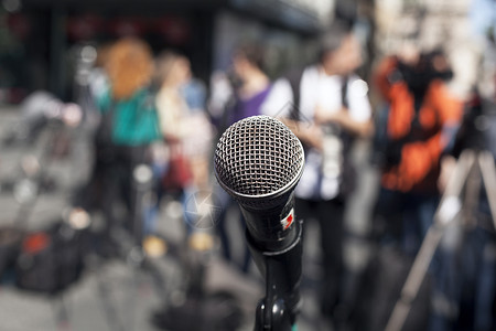 扩音器设备话筒新闻业会议发布会演说家音频观众话筒架公开背景图片