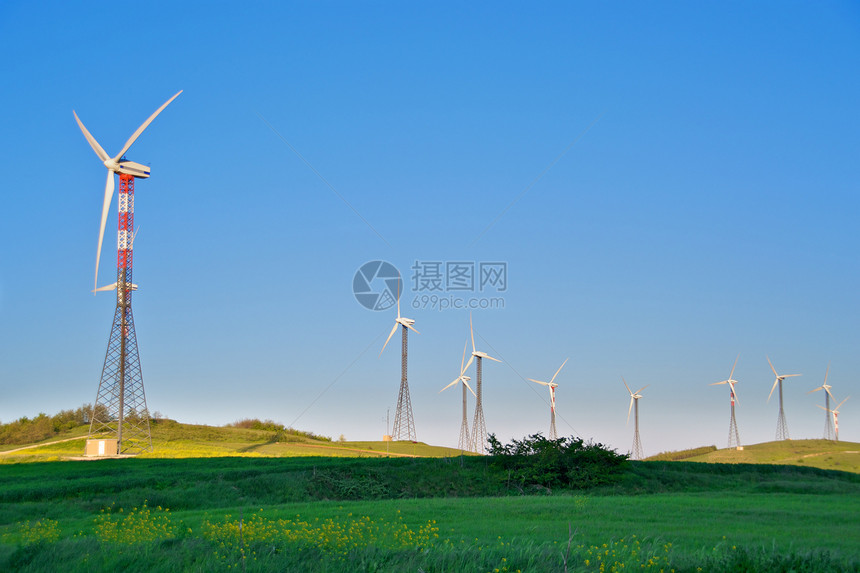 风力涡轮塔活力发电机金属白色力量风车蓝色天空环境翅膀图片