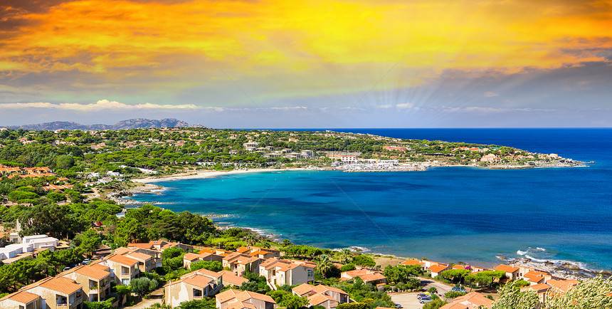 美丽的Corsica 夏季日落时的海景图片