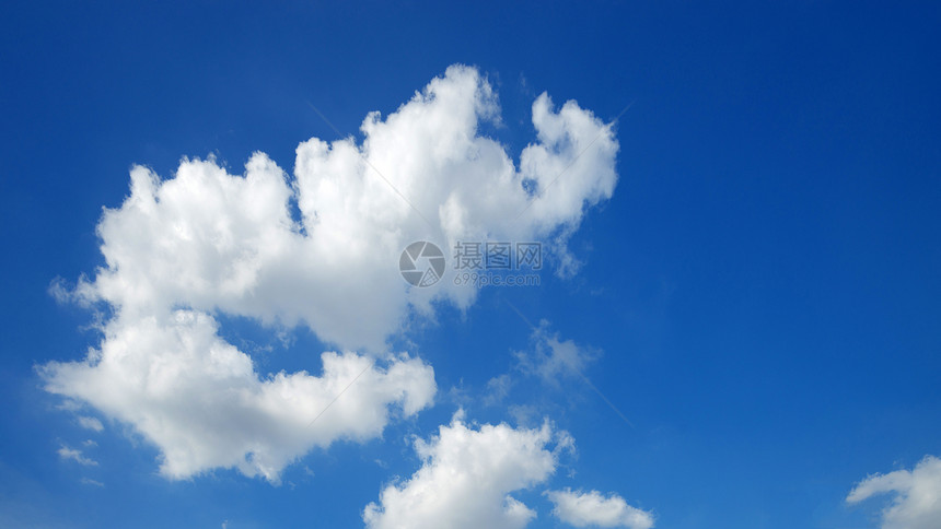 蓝蓝天空背景 云雾微小云景环境阴霾气候美丽天气积雨蓝色沉淀阳光图片