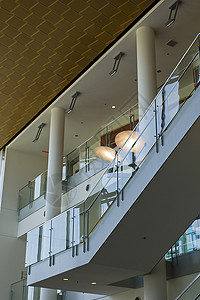办公大楼门厅机构窗户生态金融地面商业环境办公室地板跨国背景图片