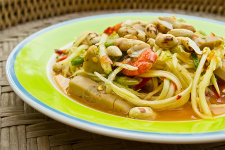 木薯沙拉 泰国食物 盘子上的地方沙拉美食蔬菜白色水果绿色午餐辣椒背景图片