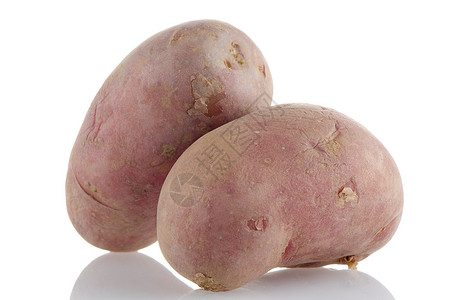 红土豆根菜土豆白色蔬菜红色背景图片
