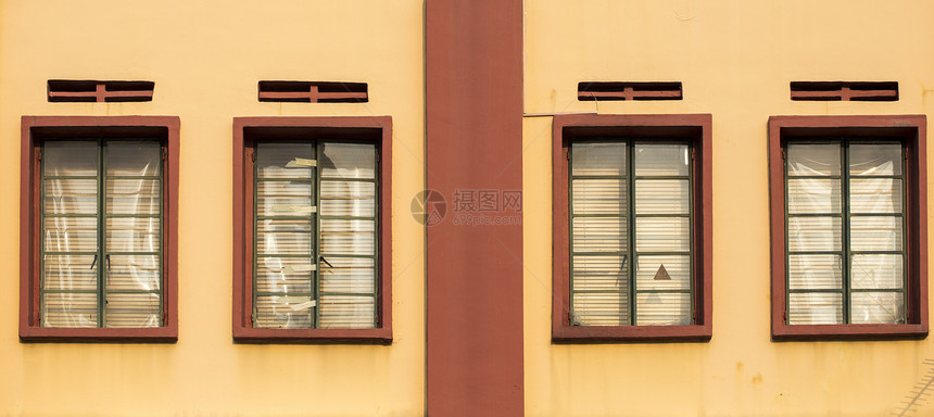 重要窗口窗户棕色水泥黄色框架建筑橙子木头房子城市图片