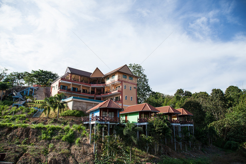 附近是河边的度假胜地热带公园冲浪太阳场景海岸寒意天空奢华情调图片