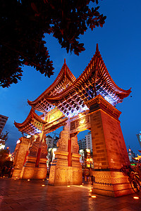 金马玉鸡门 昆明中国金壁灯光地标正方形街道蓝色雕刻建筑学城市天空背景