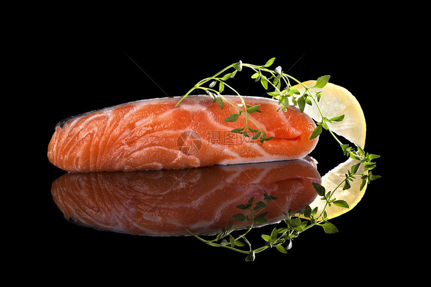 美味的鲑鱼牛排橙子鱼片水平背景食物海鲜烹饪草药牛扒美食图片