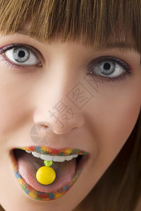舌头上的糖果背景图片