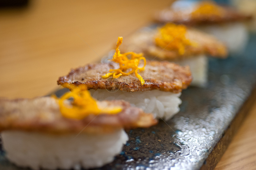 日式寿司炒鹅肝寿司油炸餐厅鱼片食物美味饮食盘子美食鹅肝图片
