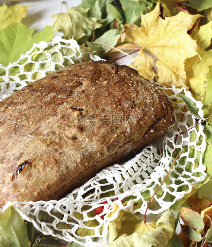 黑麦面包卷糕点植物收成谷物产品文化生活金子餐巾树叶图片