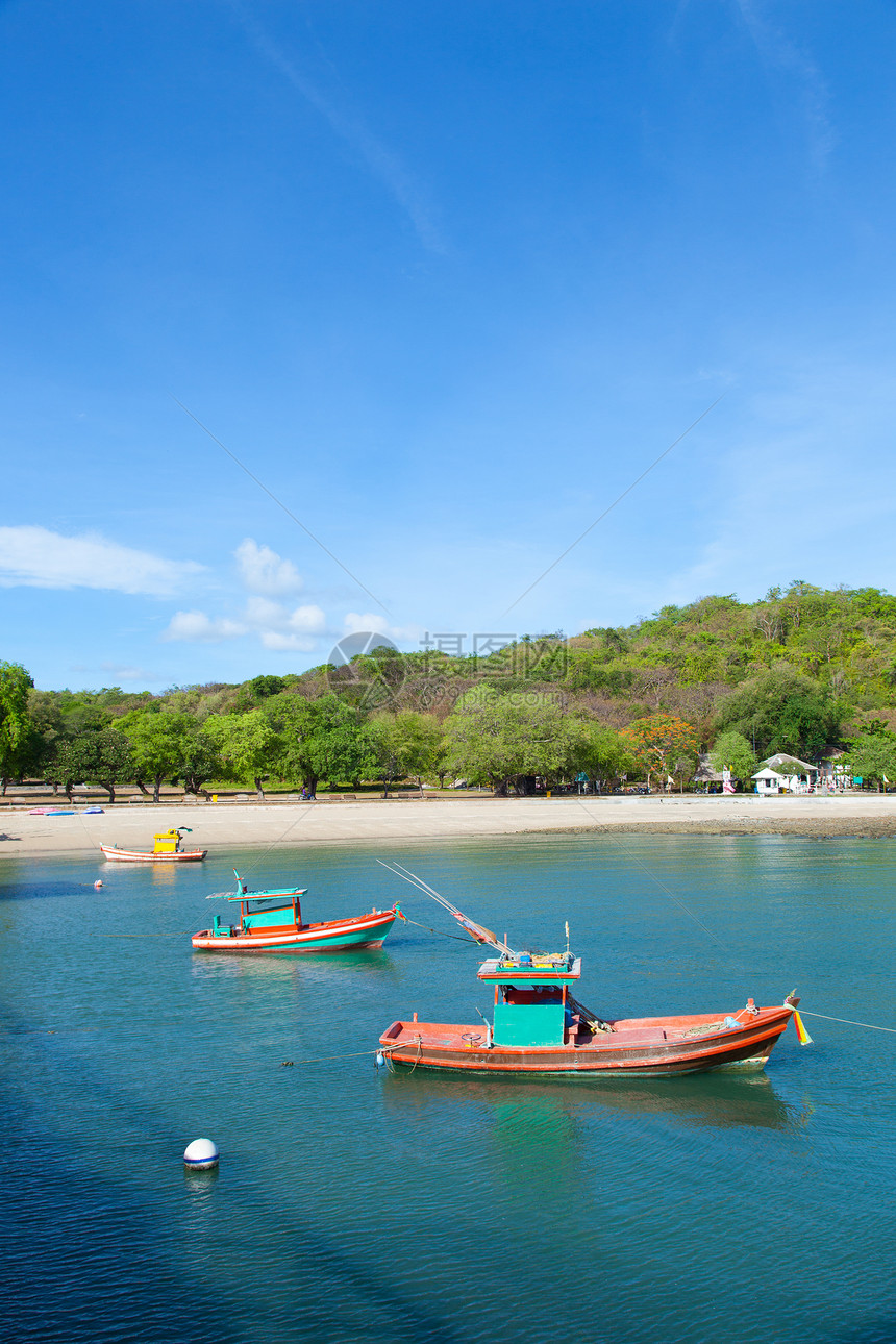 小型渔船海岸日落反射海洋码头海滩运输海岸线血管旅行图片