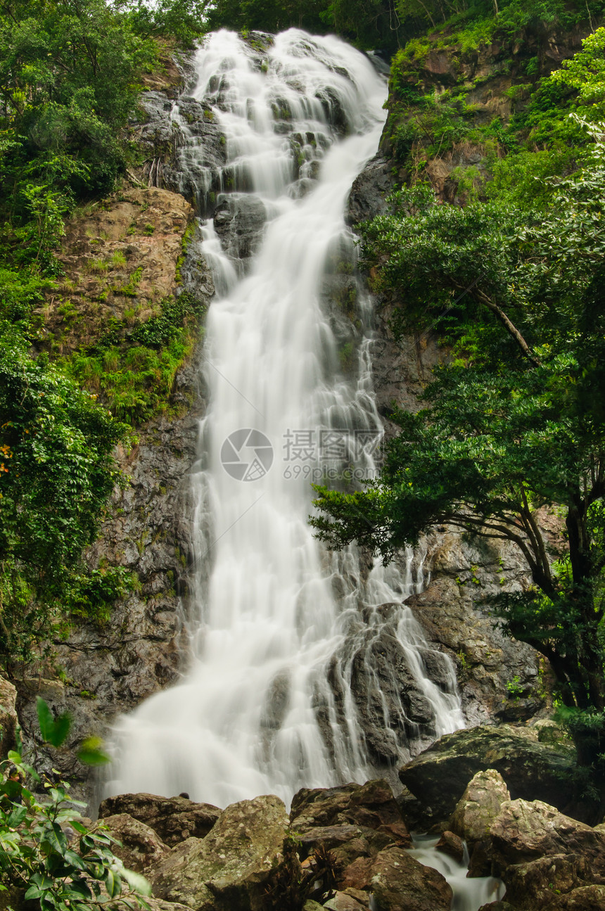 沙里卡瀑布水池环境瀑布森林溪流植物苔藓旅行运动幸福图片