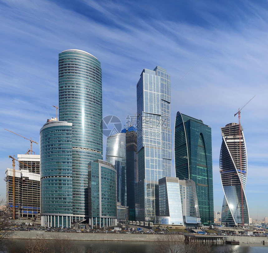 莫斯科市新大楼视图办公室景观城市窗户房子天空蓝色摩天大楼起重机全景图片