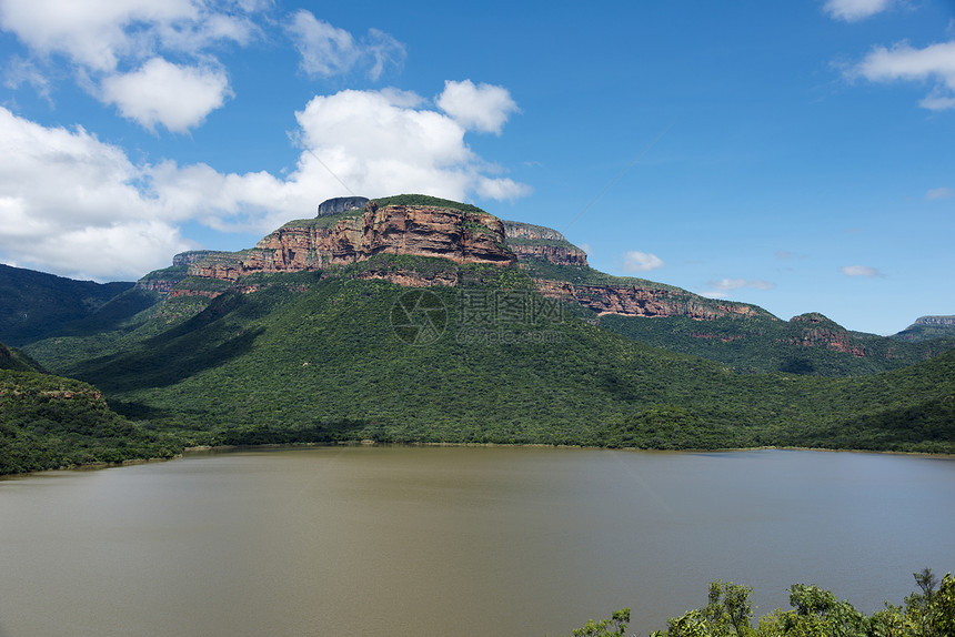 南非洲有湖的德拉肯斯堡天空荒野山峰皇家水平绿色公园顶峰风景国家图片