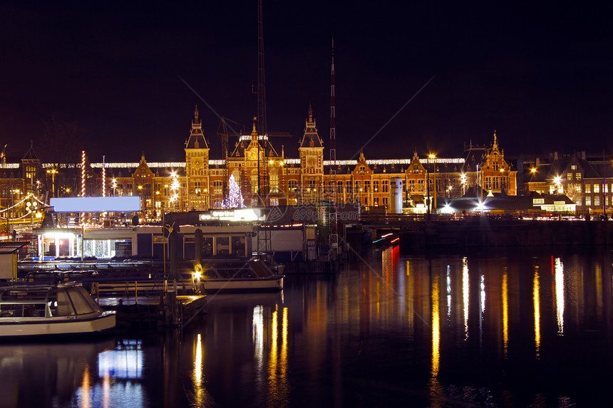 夜间从荷兰阿姆斯特丹到荷兰的都市运输历史城市建筑建筑学首都房子风景车站图片
