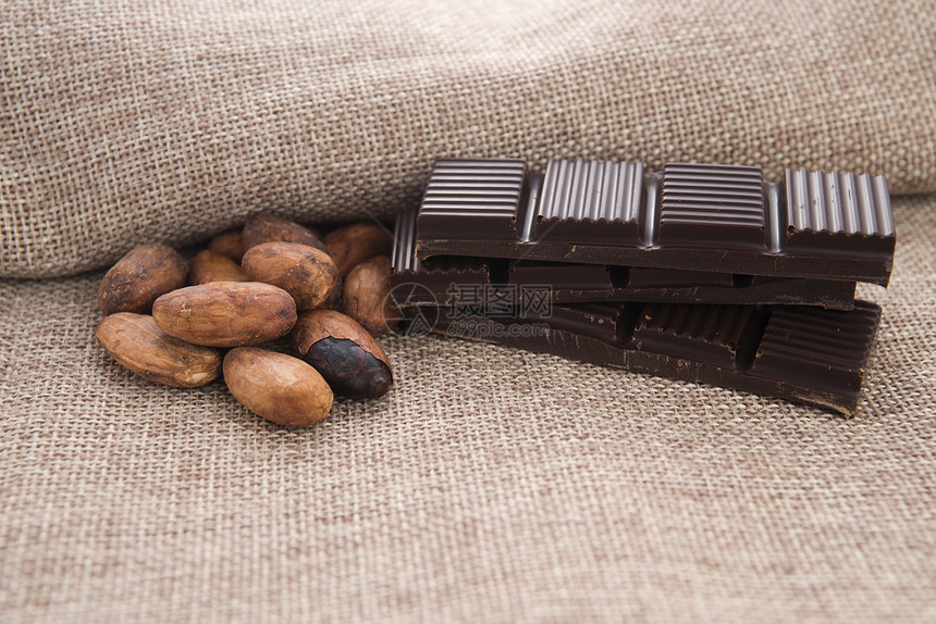 可可可可豆和巧克力核心种子烹饪糖果食物可可扁豆香料盘子粮食图片