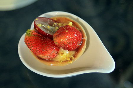 糕饼水果美味牛奶胡桃浆果早餐刨冰馅饼餐厅沙漠蜂蜜高清图片